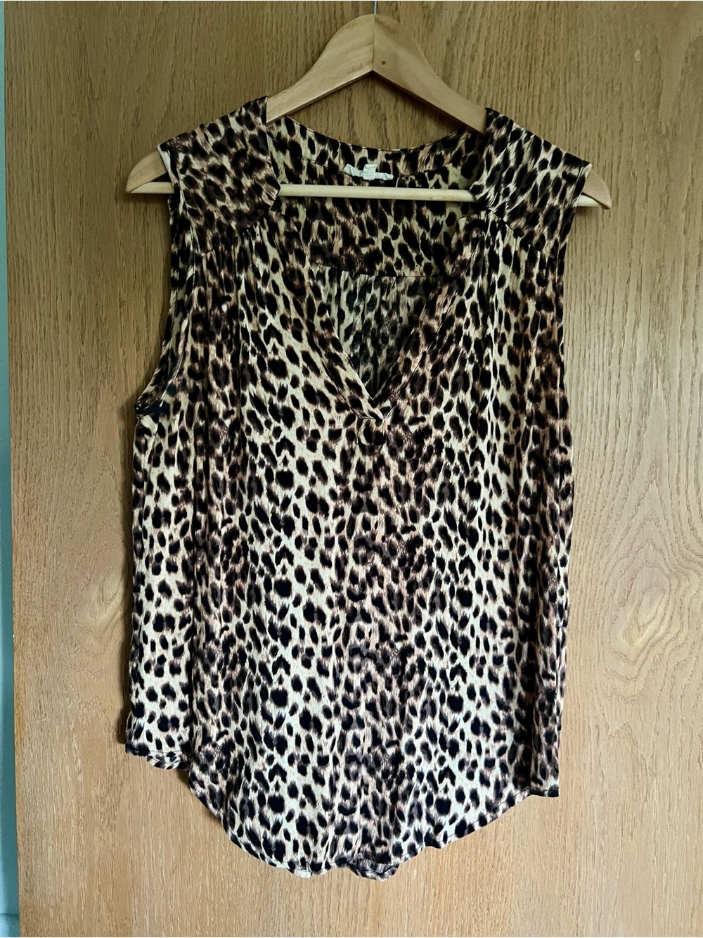 41 Hawthorn Sleeveless Leopard Print V-Neck Top - size large